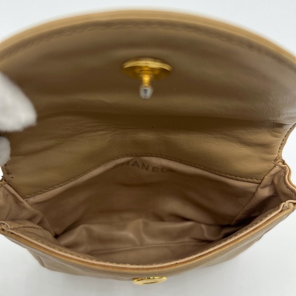 Authentic Chanel Vintage Beige calfskin CC Flap Belt Bag - Picture 4 of 6